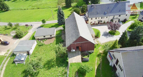 Wohnhaus, Scheune Garagen und Wiese - 9 Zimmer Mehrfamilienhaus, Wohnhaus in Hartmannsdorf-Reichenau