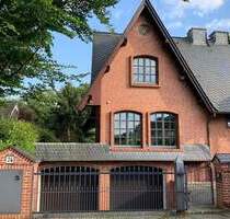 Außergewöhnliches Einfamilienhaus auf großzügigem Grundstück - Hamburg Sasel