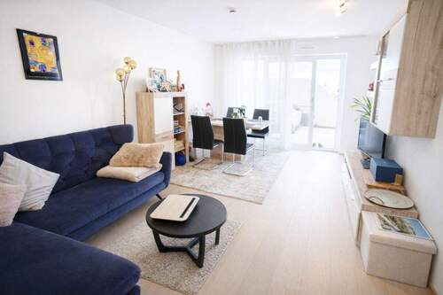 Wohn- und Esszimmer mit Zugang zum Terrasse - 