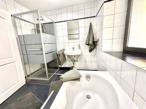 Ihr Badezimmer mit Wanne & Dusche - 