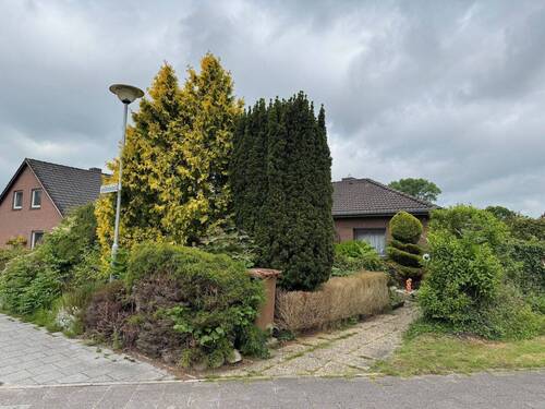 Gebäudeansicht aus Flucht - 4 Zimmer Einfamilienhaus zum Kaufen in Sande