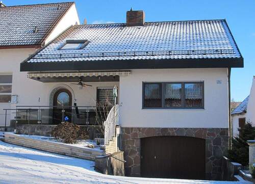 Bild 1 - Einfamilienhaus, voll ausgestattet, mit Tiefgarage.