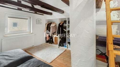 1. OG Schlafzimmer 1 - 