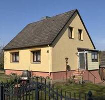 Verbundenes EFH mit Vollkeller, Nebengebäude und großem Grundstück in ruhiger grüner Ortslage - Müssen