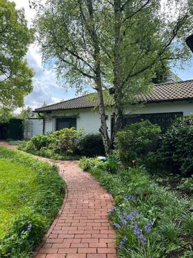 Hausansicht - D-Kaiserswerth: Einfamilienhaus, 2 Zimmer, ca. 80 m² Wohnfl., ca. 60 m² Nutzfläche, Terrasse, Stellplatz
