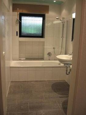 Badezimmer - Einfamilienhaus mit 80,00 m² in Düsseldorf zur Miete