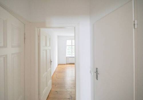 Flur zur Küche - Bezugsfreie u. schöne 34 qm-Whg im 3. OG Manteuffelstr. Höhe Paul-Lincke-Ufer