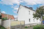 Frontansicht - 8 Zimmer Einfamilienhaus zum Kaufen in Flörsheim am Main