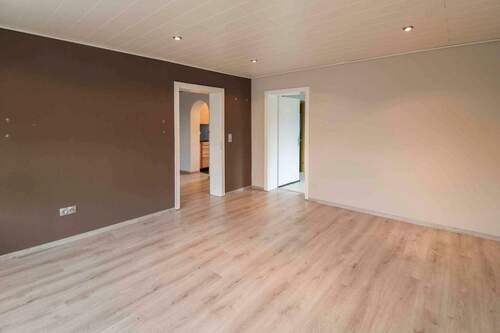 Wohnzimmer 1.OG - 8 Zimmer Einfamilienhaus in Flörsheim am Main