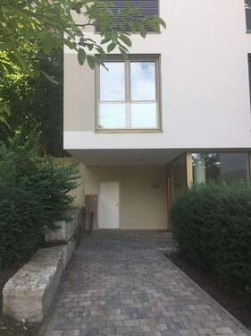 Eingang Haus A - 3 Zimmer Etagenwohnung zur Miete in Landshut