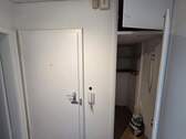 Wohnungstür und Abstellkammer - 