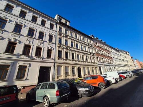 Hausfront - 1 Zimmer Mehrfamilienhaus, Wohnhaus in Leipzig