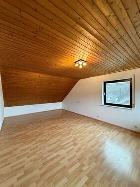 Wohnzimmer
- 4 Zimmer Etagenwohnung zur Miete in Aichtal