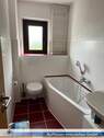 Bad mit Wanne im Obergeschoß - 