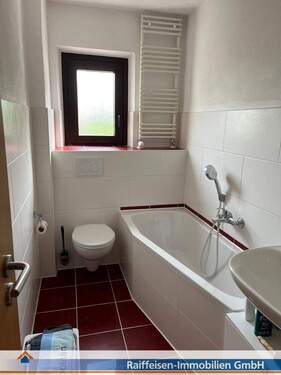 Bad mit Wanne im Obergeschoß - 