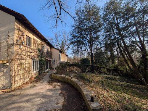 Hausansicht Blick nach Süden - 5 Zimmer Doppelhaushälfte zum Kaufen in Erlangen