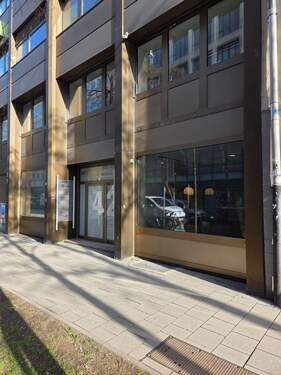 20260310_090529.jpg - Praxisfläche in der Münchner Innenstadt großzügig, vielseitig nutzbar und mit 11 Stellplätzen