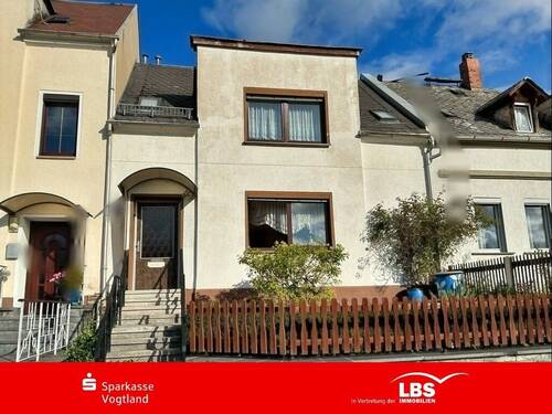 Straßenansicht - Idylle unterm Schieferdach! - 98.000,00&nbsp;EUR Kaufpreis, ca.&nbsp; 69,00&nbsp;m&sup2;&nbsp;Wohnfl&auml;che