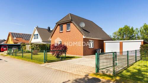 Außenansicht 1 - Viel Platz für die Familie: Einfamilienhaus mit vier Schlafzimmern und sonnigem Garten