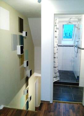 Treppe und Bad im Dachgeschoß - 