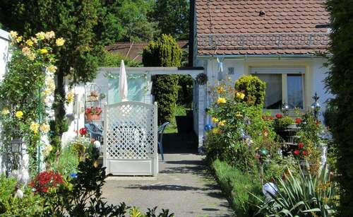 Garten vor dem Haus - 5 Zimmer Doppelhaushälfte zum Kaufen in Oberschleißheim