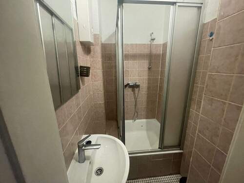Bad mit Dusche - 2 Zimmer Etagenwohnung zur Miete in Bochum