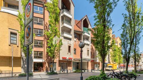 Außenansicht 1 - Helle 3-Zimmer-Wohnung mit Loggia, Tiefgaragenstellplatz und Einbauküche über dem Reichstädter Markt