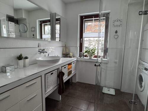 Badezimmer EG mit Dusche - 