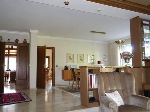 Blick ins Esszimmer - 