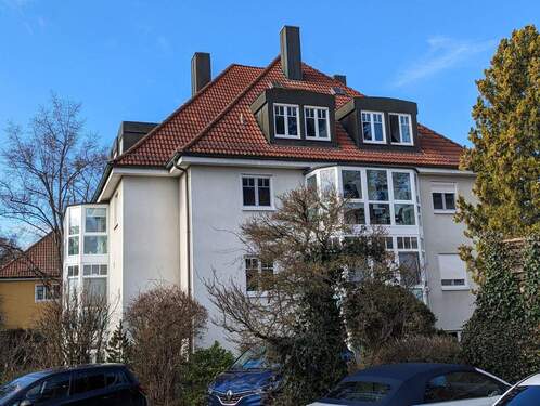 Hausansicht vom Parkplatz - Stadtwohnung nahe Uniklinikum - 680,00&nbsp;EUR Kaltmiete, ca.&nbsp; 62,00&nbsp;m&sup2;&nbsp;Wohnfl&auml;che