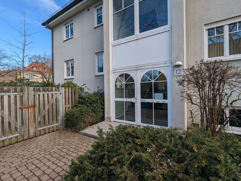 Hauseingang - 2 Zimmer Etagenwohnung zur Miete in Erlangen