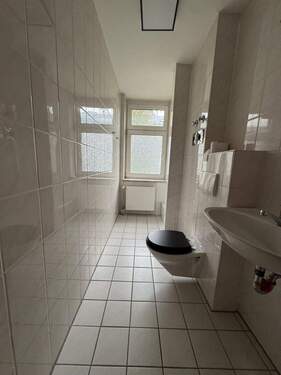 Bad mit Dusche - 