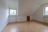 Schlafzimmer DG 1 - 