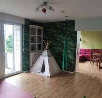 Lichtdurchflutete und ruhiggelegene Wohnung mit zwei Balkonen - Karlsruhe Nordweststadt