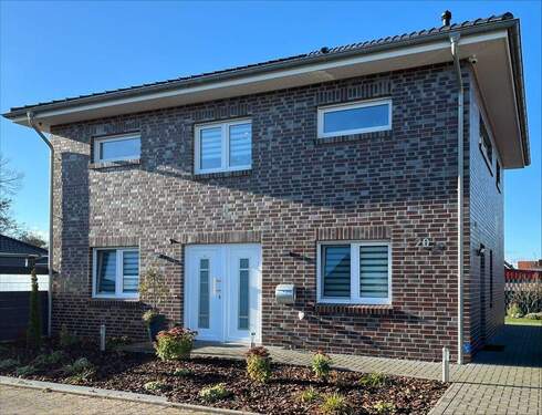 Straßenansicht - Neuwertiges Einfamilienhaus in zentraler Lage von Sulingen