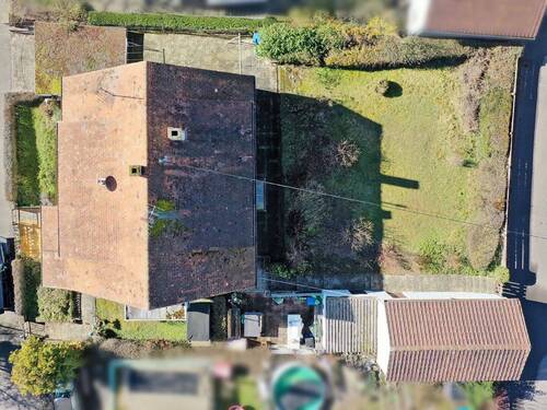 Draufsicht auf das Grundstück mit Bestandshaus - Tolles Baugrundstück mit vielseitigem Potenzial in schöner Lage!