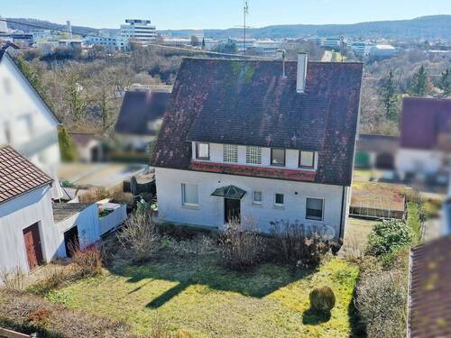 Grundstücksansicht mit Haus aus der Vogelperspektive Nord - Grundstück in Leonberg