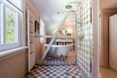 ...mit bodengleicher Dusche - 