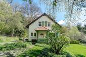 Seitenansicht mit Nebeneingang - 