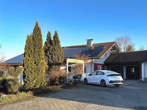 Gebäude Außenansicht - Großzügige moderne Erdgeschosswohnung in attraktiver Randlage im Ortsteil Eisenharz in Argenbühl