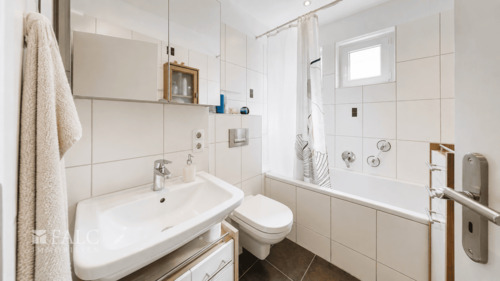 Badezimmer - Etagenwohnung mit 60,00 m&sup2; in Köln zum Kaufen
