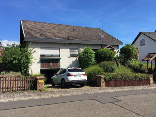 Strassenansicht - wunderschönes Landhaus in Haschbach