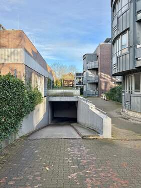 Tiefgaragenzufahrt - 