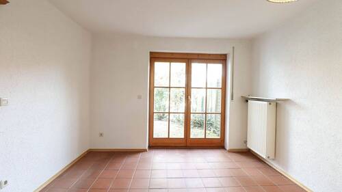 Esszimmer mit Zugang zum Garten… - 