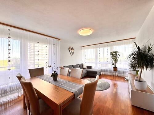 Wohnzimmer - Gepflegte 4-Zi-Wohnung mit Garage * Modernisiertes Haus * 121 qm Wohnfläche* 77933 Lahr