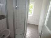 Bad mit Dusche - 