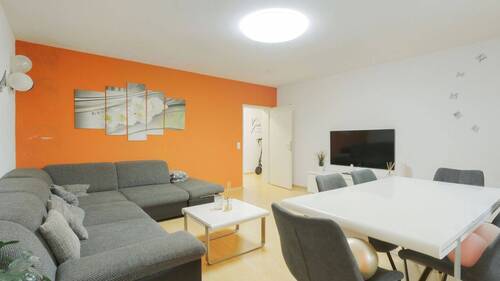 Großzügiger Wohnbereich - 3 Zimmer Etagenwohnung zum Kaufen in Wiesbaden