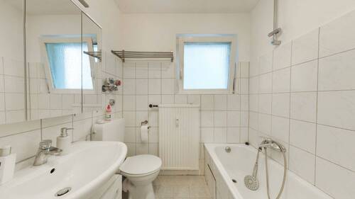 Tageslichtbad - 3 Zimmer Etagenwohnung in Wiesbaden