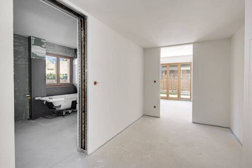 Blick ins Schlafzimmer und Bad - 7 Zimmer Mehrfamilienhaus, Wohnhaus in Rottach-Egern