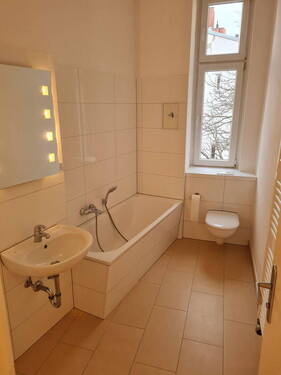 Wannenbad mit Fenster - 